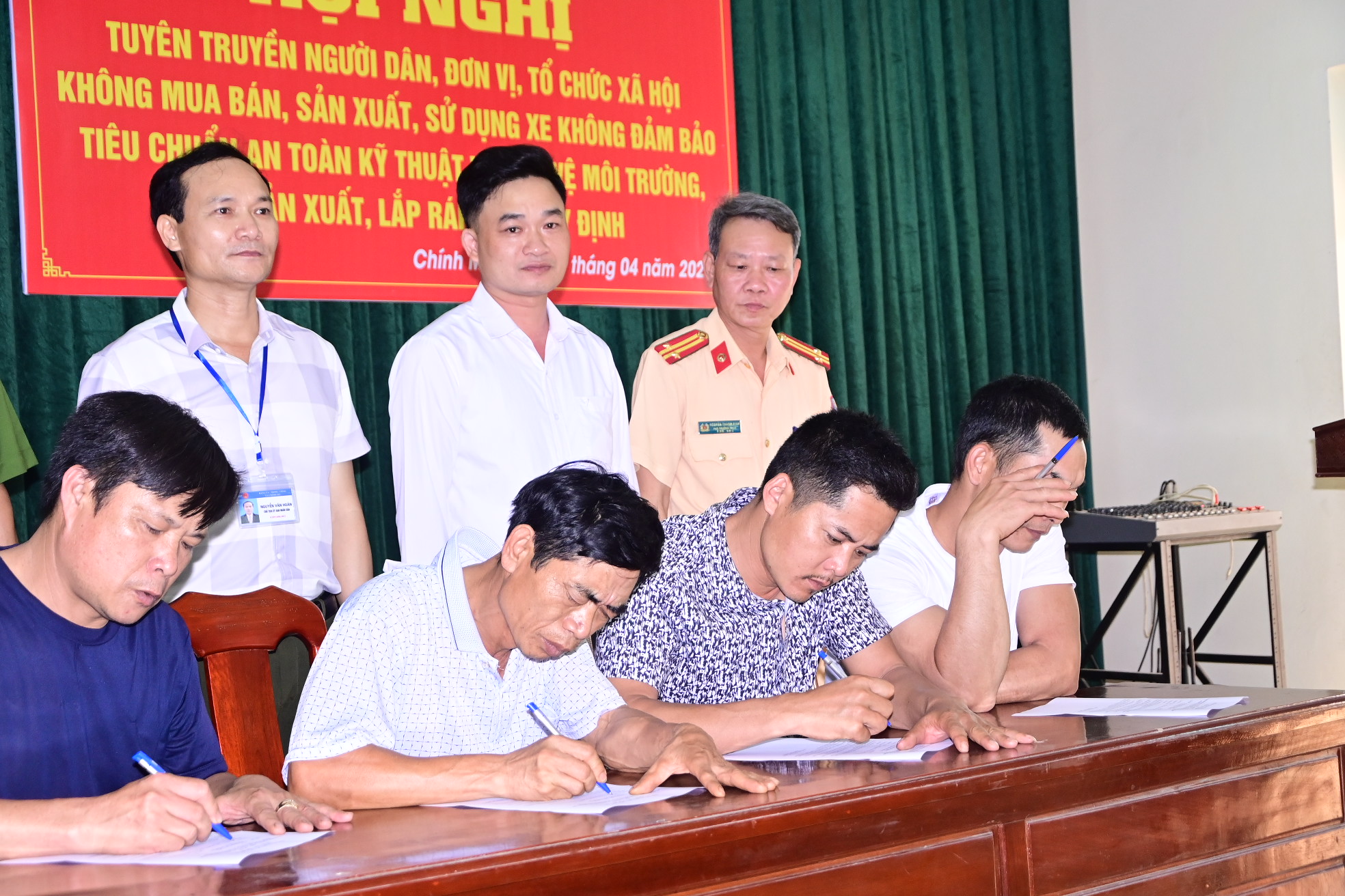 Công an xã Chính Mỹ (Thủy Nguyên): Vận động 43 hộ gia đình, cá nhân cam kết không sử dụng xe tự chế